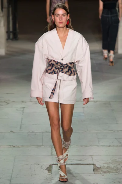 Look 28